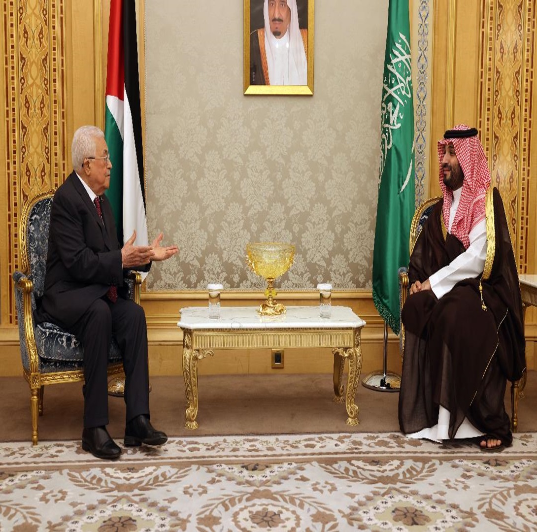 عباس يحمل ملف غزة إلى الرياض ويناقشه مع ولي العهد
